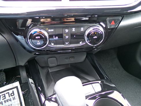 New 2026 Chevrolet Trax RS w/ Sunroof Package FWD image 11