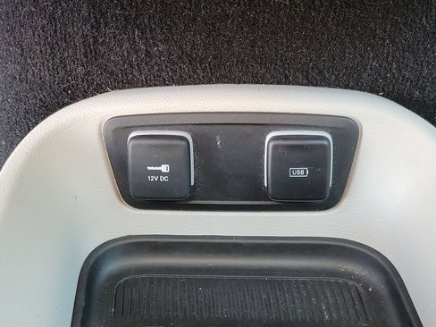 Used 2019 Chrysler Pacifica Touring-L FWD image 31