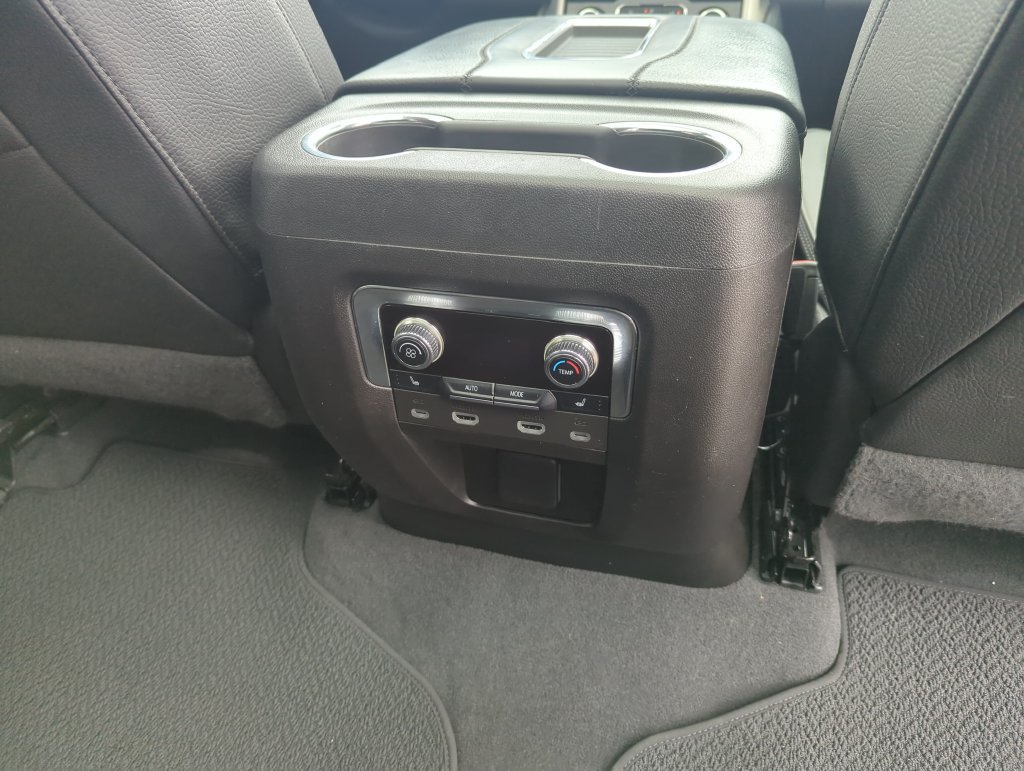 Used 2023 GMC Yukon XL Denali AWD/4WD image 36