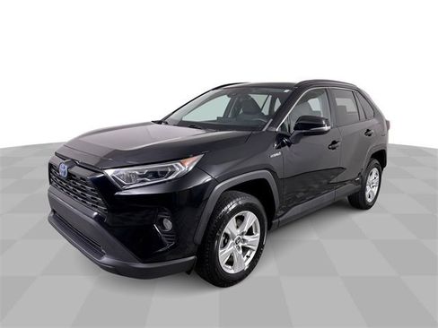Used 2021 Toyota RAV4 XLE image 4