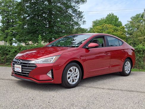 Used 2019 Hyundai Elantra SE FWD image 3