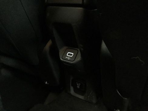 Used 2022 Jeep Renegade Latitude w/ Convenience Group AWD/4WD image 22