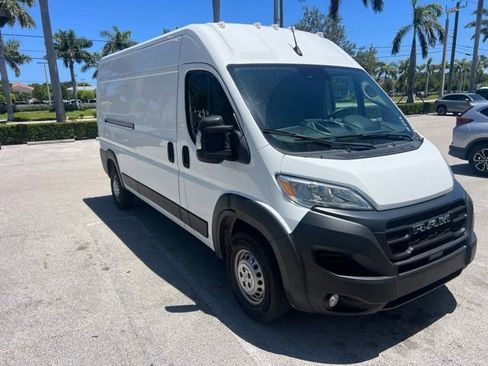 Used 2025 RAM ProMaster 2500 w/ Convenience Group FWD image 2