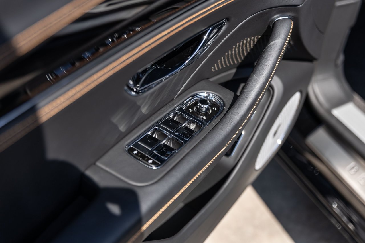 Certified 2025 Bentley Flying Spur Plug-In Hybrid AWD/4WD image 42