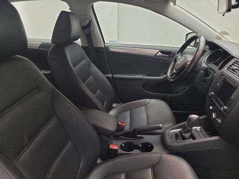 Used 2017 Volkswagen Jetta SE FWD image 21