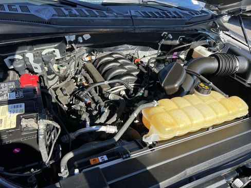 Used 2020 Ford F150 Lariat w/ Trailer Tow Package image 27