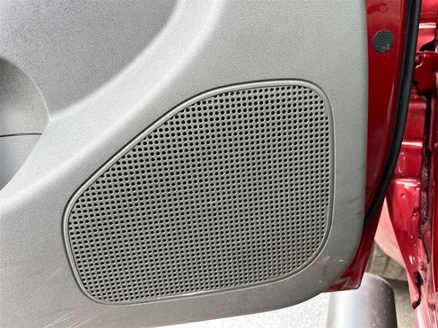 Used 2020 Nissan Frontier SV image 18