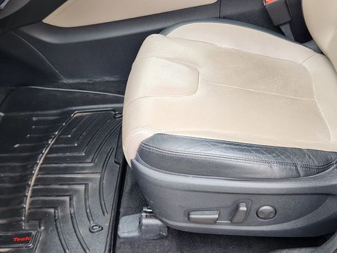 Used 2019 Hyundai Santa Fe Limited image 9