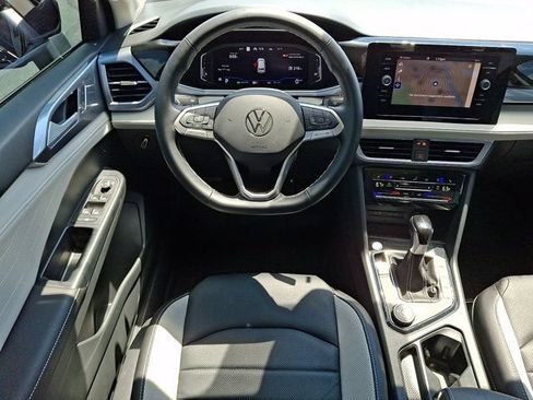 Used 2025 Volkswagen Taos SEL AWD/4WD image 14