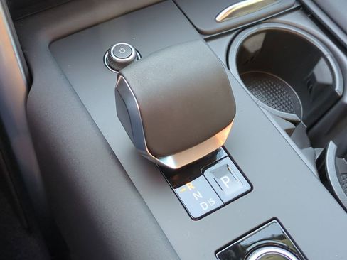 New 2026 Land Rover Discovery Dynamic SE image 18