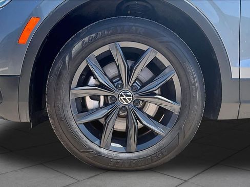 Used 2024 Volkswagen Tiguan SE AWD/4WD image 10