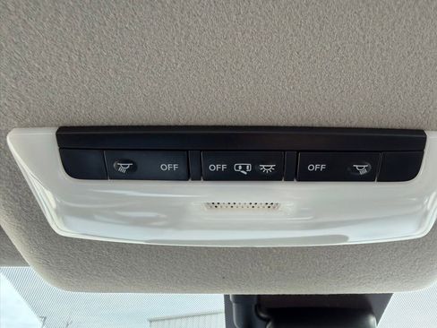 Used 2025 Nissan Versa S w/ Trunk Package image 22