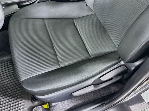 Used 2017 Toyota RAV4 LE FWD image 19