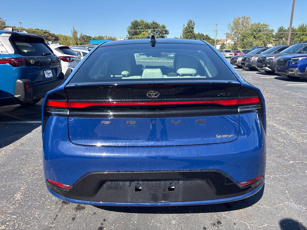 Used 2026 Toyota Prius XLE FWD image 4