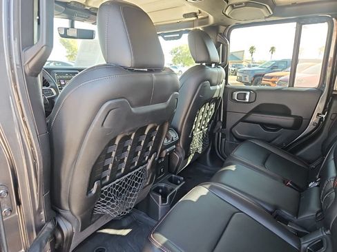 Used 2023 Jeep Gladiator Rubicon w/ LED Lighting Group AWD/4WD image 19