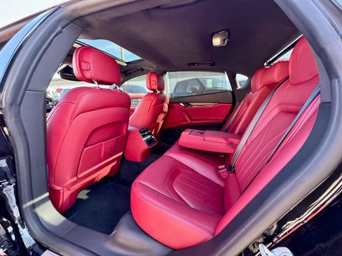 Used 2019 Maserati Quattroporte S Q4 AWD/4WD image 17
