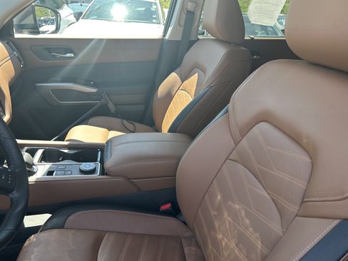 Used 2025 Nissan Pathfinder Platinum AWD/4WD image 20