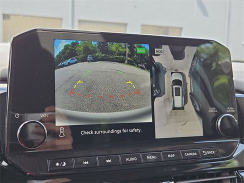 New 2025 Nissan Pathfinder Platinum image 17