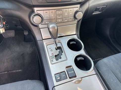 Used 2010 Toyota Highlander Sport image 23