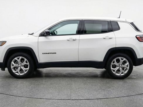 Used 2025 Jeep Compass Latitude image 5