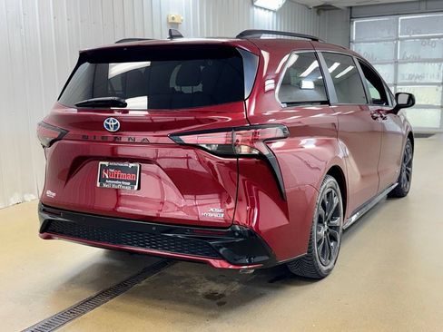 Used 2021 Toyota Sienna XSE FWD image 5