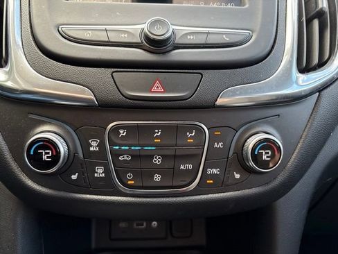 Used 2019 Chevrolet Equinox LT FWD image 8