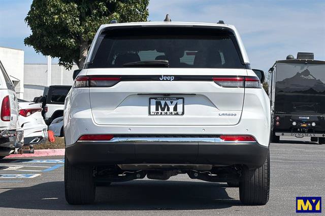 Used 2024 Jeep Grand Cherokee Laredo X RWD image 5