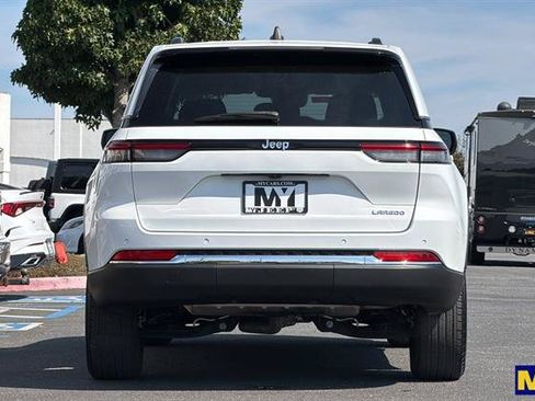 Used 2024 Jeep Grand Cherokee Laredo X RWD image 5