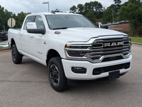 Used 2026 RAM 2500 Laramie AWD/4WD image 3