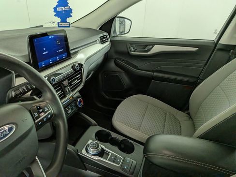 Used 2022 Ford Escape SE image 25