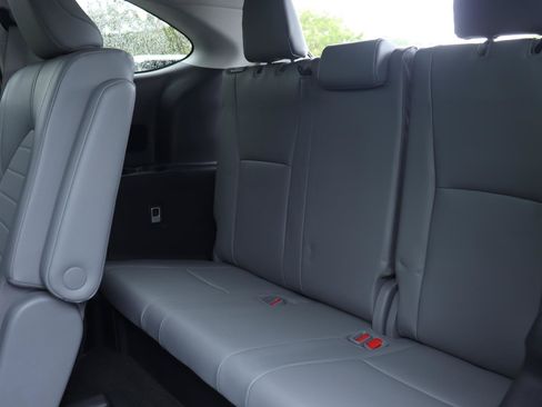 Used 2023 Toyota Highlander XLE FWD image 13