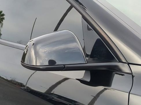 Used 2025 Tesla Model Y Performance image 12