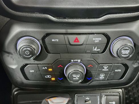 Used 2023 Jeep Renegade Latitude AWD/4WD image 24