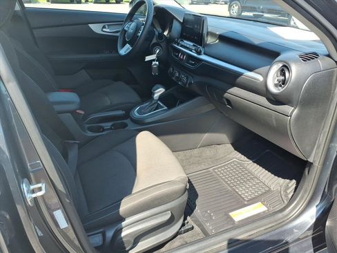Used 2023 Kia Forte LXS image 11
