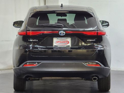 Used 2021 Toyota Venza LE AWD/4WD image 6