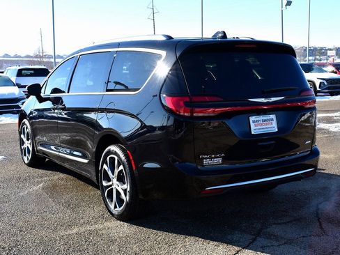 New 2026 Chrysler Pacifica Pinnacle image 4