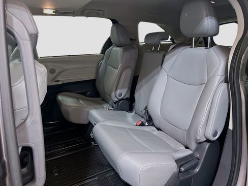 Used 2023 Toyota Sienna XLE FWD image 22