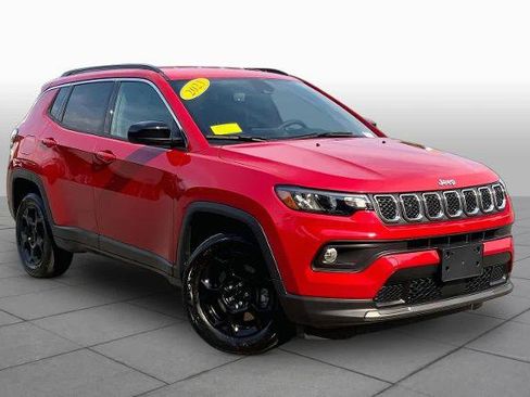 Used 2023 Jeep Compass Latitude w/ Convenience Group AWD/4WD image 3