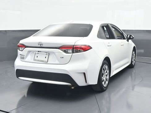 Used 2022 Toyota Corolla LE image 5