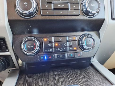 Certified 2021 Ford F250 Lariat w/ Lariat Value Package AWD/4WD image 25