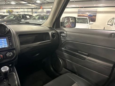 Used 2014 Jeep Patriot Latitude w/ Sun/Sound Group image 22