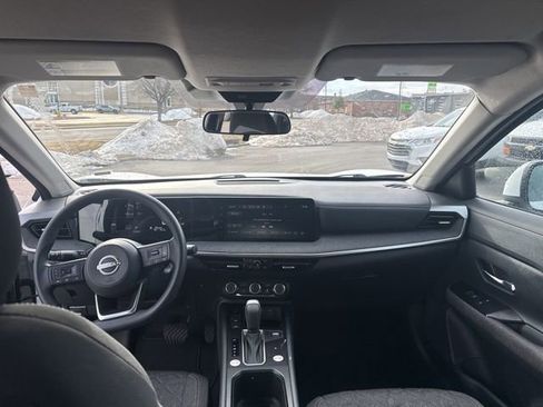 Used 2025 Nissan Kicks SV image 30