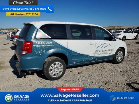 Used 2017 Dodge Grand Caravan SE FWD image 4