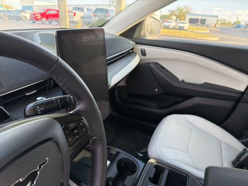 Used 2025 Ford Mustang Mach-E Premium image 20