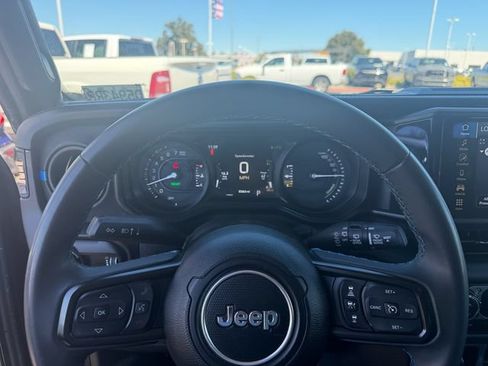 Used 2024 Jeep Wrangler Unlimited Rubicon 4xe AWD/4WD image 17