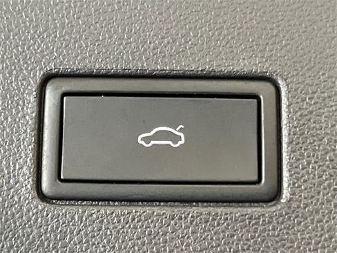 Certified 2023 Volkswagen Atlas SE image 6