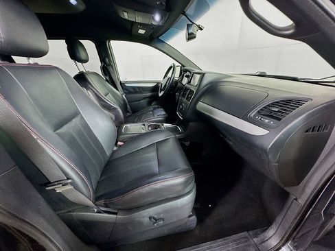 Used 2017 Dodge Grand Caravan GT image 32