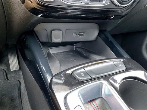 Used 2024 Chevrolet Trax RS w/ Sunroof Package image 27