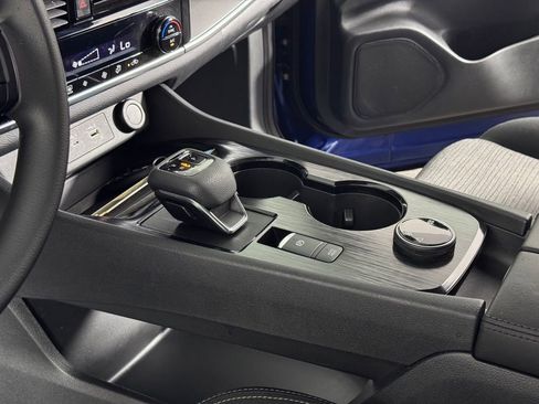 Used 2022 Nissan Rogue SV image 19