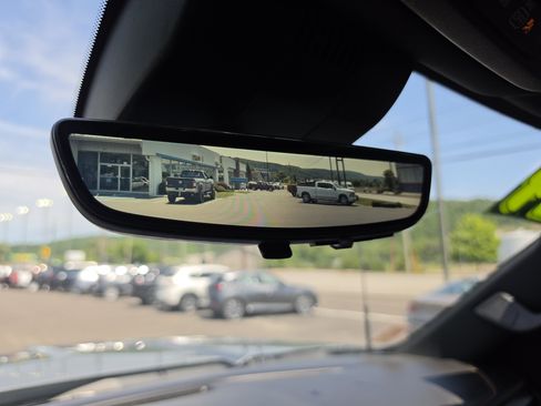 Used 2024 GMC Sierra 2500 AT4 w/ Technology Package AWD/4WD image 33